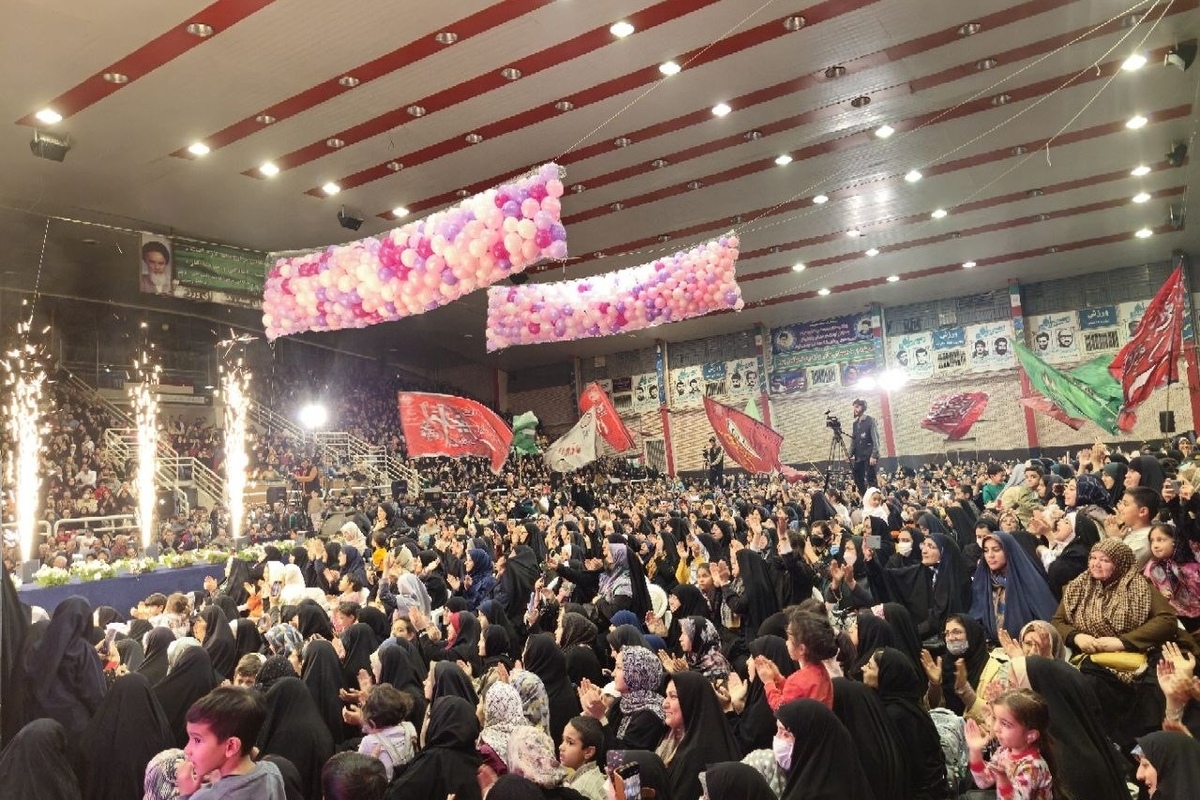 به رنگ مادر | برگزاری جشن بزرگ «در پناه مادر» ویژه ولادت حضرت زهرا (س) با حضور ۸ هزار نفر در مشهد + فیلم