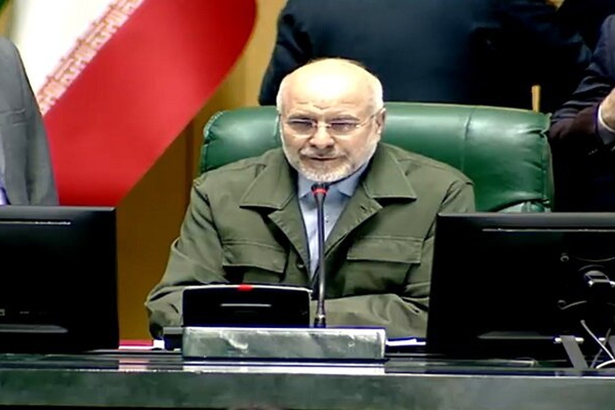 رئیس مجلس شورای اسلامی درخصوص اصلاح فرایند بررسی سؤال از وزرا در صحن، گفت: درخصوص سؤال نمایندگان از وزرا، اگر کمیسیون آیین‌نامه داخلی به نتیجه برسد، پیشنهاد این است که هر سؤالی که به صحن می‌آید، الزاماً باید به رأی صحن گذاشته شود. برای این کار باید آیین‌نامه اصلاح شود و ان‌شاءالله پس از تنظیم نهایی در کمیسیون، به صحن ارائه می‌شود و در صورت کسب رأی دوسوم نمایندگان، این نقص برطرف خواهد شد.