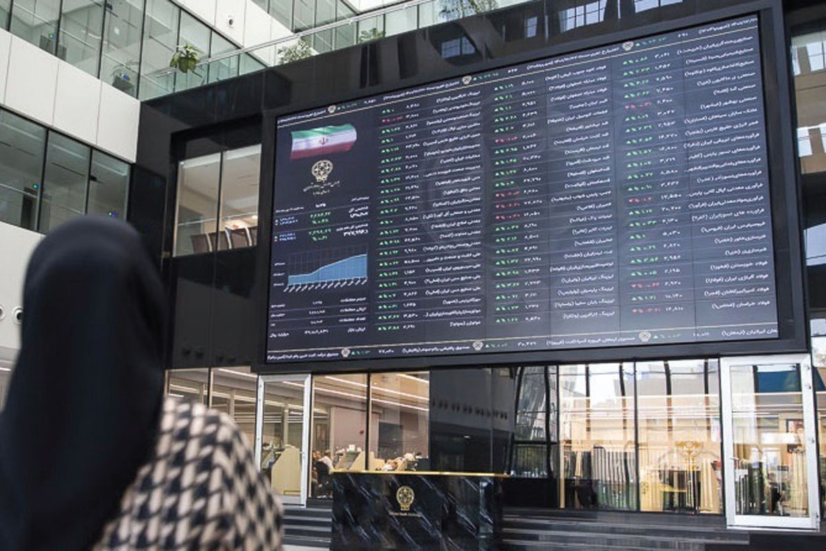 این‌روز‌ها شاخص کل بورس با عبور از مرز ۳‌میلیون و ۴۰۰‌هزار واحد، به رکوردی جدید دست یافته و وارد کانالی شده است که در تاریخ بازار سرمایه کم‌سابقه یا حتی بی‌نظیر محسوب می‌شود.