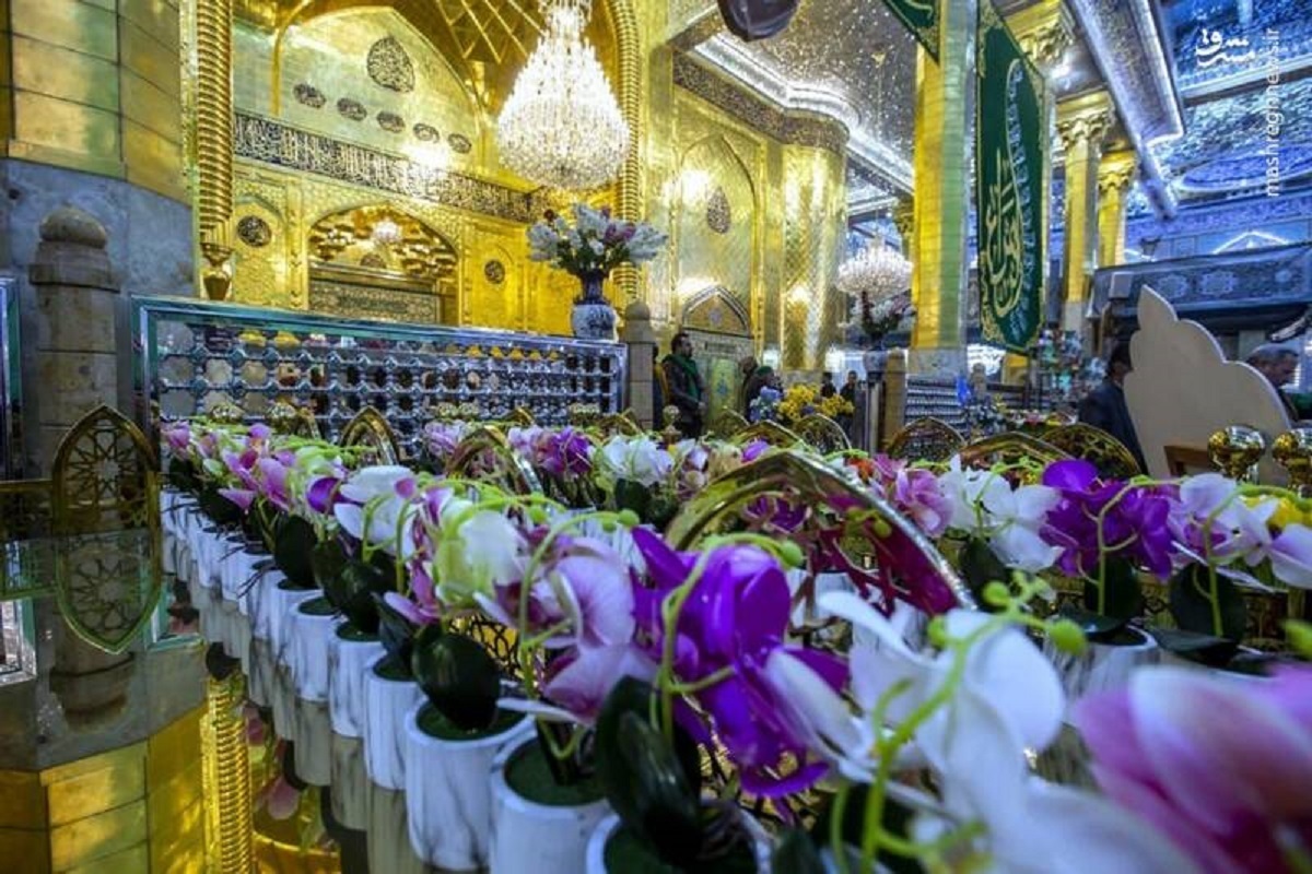 کربلا و نجف از ساعاتی پیش حال‌وهوای ویژه میلاد حضرت زهرا‌ (س) گرفته‌اند. خادمان حرم‌های حسینی و علوی با آذین‌بندی و گل‌آرایی ضریح‌ها، صحن‌ها را آماده استقبال پرشور زائران کرده‌اند.