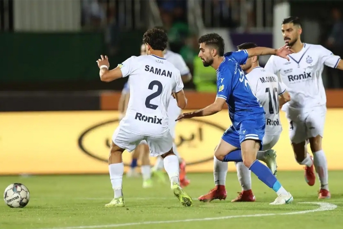 تیم‌های فوتبال استقلال و ملوان در چارچوب هفته سیزدهم لیگ برتر ایران به مصاف هم می‌روند.