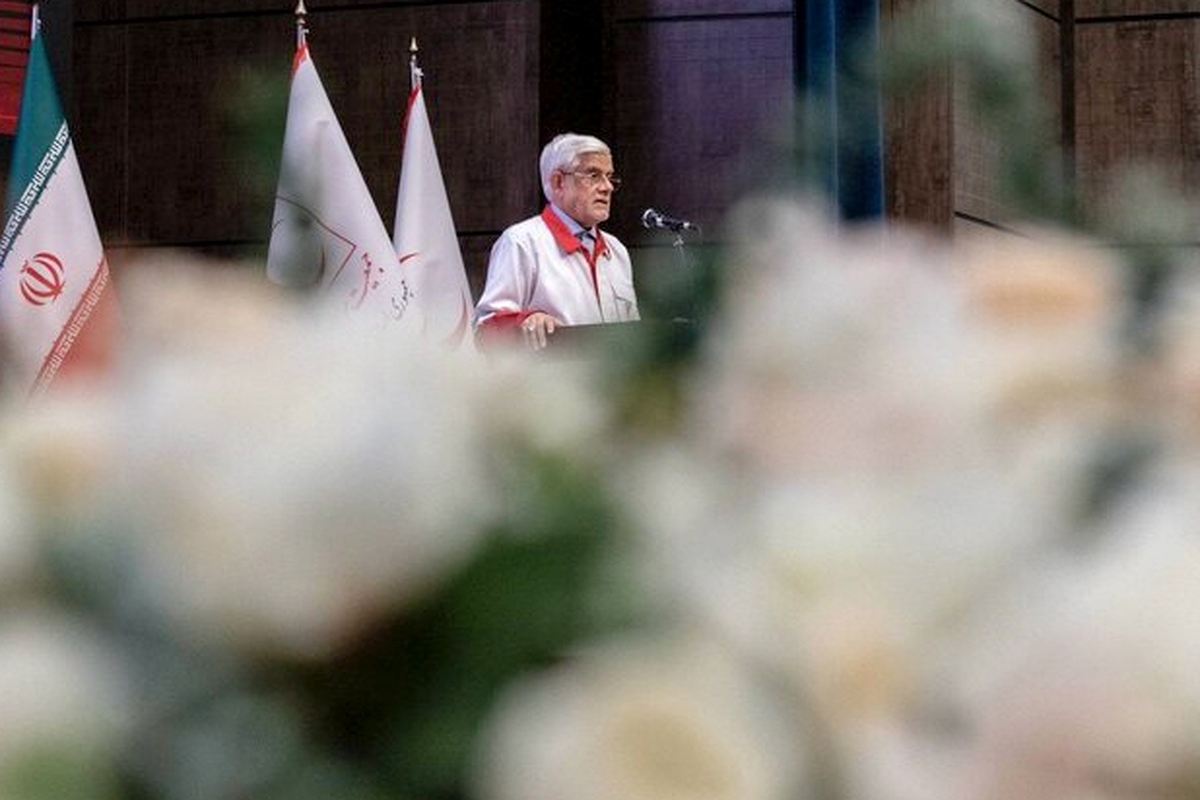 معاون اول رئیس‌جمهور با تاکید بر اینکه جمعیت هلال‌احمر همواره در تمامی حوادث و بحران‌ها یک حضور ایثارگرانه، فراگیر و همه جانبه دارد، بر ضرورت توسعه آموزش و بهره‌گیری از فناوری‌های نوین، افزایش تعامل و همکاری جهانی جمعیت هلال‌احمر با نهادهای بین‌المللی و بهره‌گیری از هوش مصنوعی برای مقابله با بحران‌ها تاکید کرد.