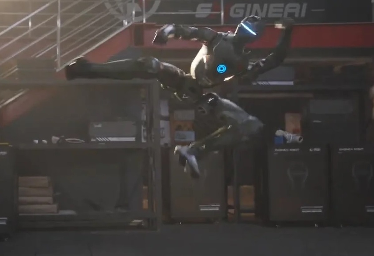 ویدیوی تازه یک استارتاپ چینی، صحنه‌ای ترسناک را نشان می‌دهد: ربات انسان‌نمای T۸۰۰ با یک ضربه محکم، مدیرعامل شرکت را بر زمین می‌زند.