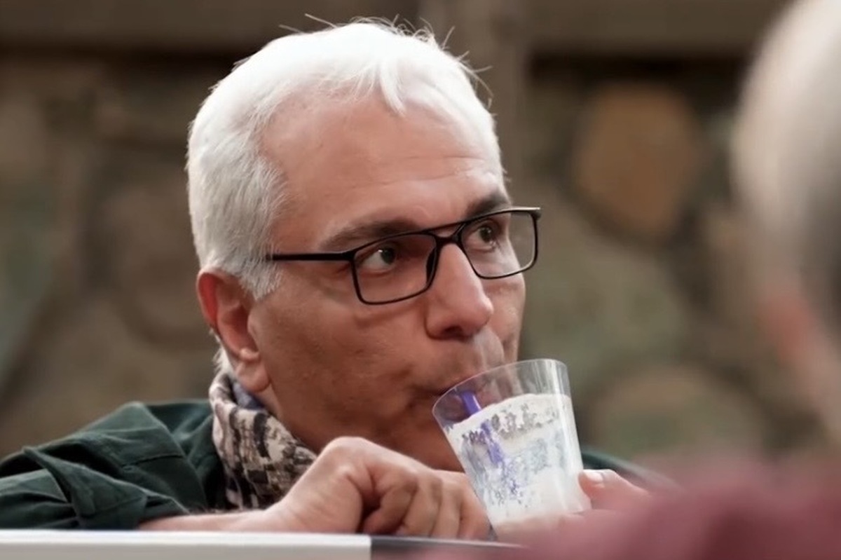 تیزر رسمی سریال «شیش ماهه» به کارگردانی مهران مدیری که گفته می‌شود قرار است از دی ماه پخش آن آغاز شود منتشر شد.