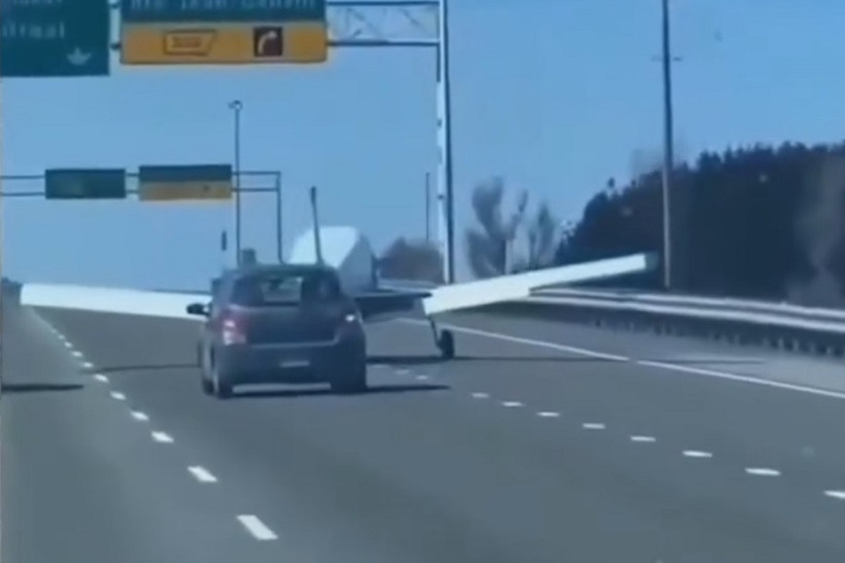 سقوط هواپیمای کوچک روی خودرو در فلوریدا آمریکا + فیلم