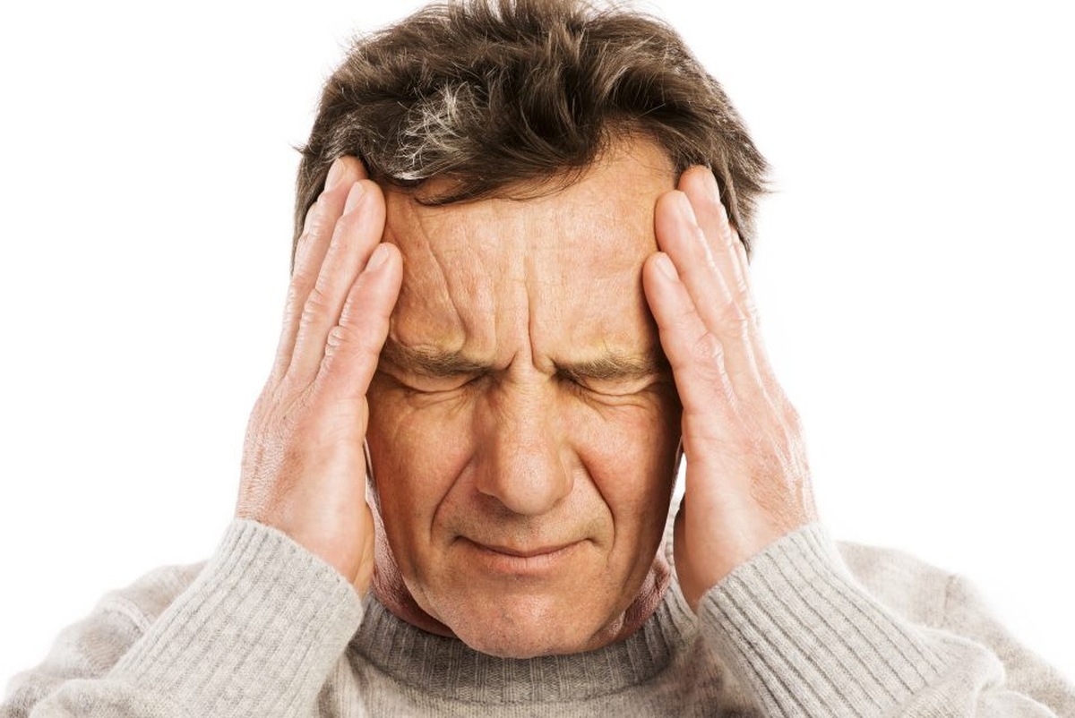 متخصص مغز و اعصاب دانشگاه علوم پزشکی مشهد اظهار کرد: شایع‌ترین علت سرگیجه تغییرات گوش داخلی، عصب شنوایی و علل مغزی ساقه مغز و مخچه است که در هر صورت باید سرگیجه‌های شدید یا تکرار شونده از سوی پزشک معالج مورد بررسی قرار گیرد. 