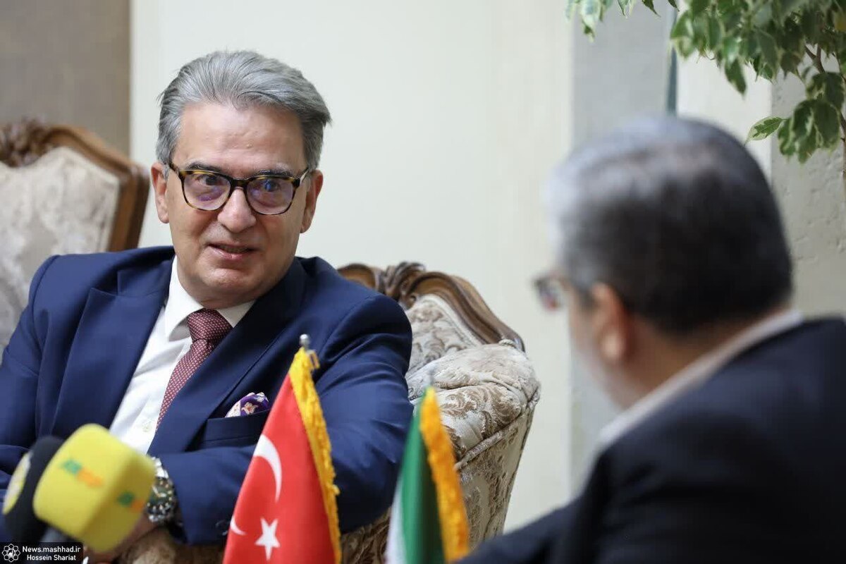 سرکنسول جدید جمهوری ترکیه در مشهد در دیدار با شهردار مشهد مقدس گفت: پیشنهاد شهردار مشهد مبنی بر خواهرخواندگی شهر مشهد با استانبول و نیز خواهرخواندگی شهر تاریخی «توس» با شهر تاریخی «حران» ترکیه را از مسئولان ترکیه پیگیری خواهم کرد.