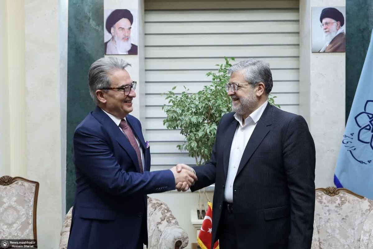 شهردار مشهد مقدس در دیدار با سرکنسول جدید جمهوری ترکیه در مشهد، گفت: جمهوری ترکیه را دوست و برادر و دارای مسلک و تاریخ مشترک می‌دانیم و امیدواریم مراودات ما با جمهوری ترکیه افزایش پیدا کند.