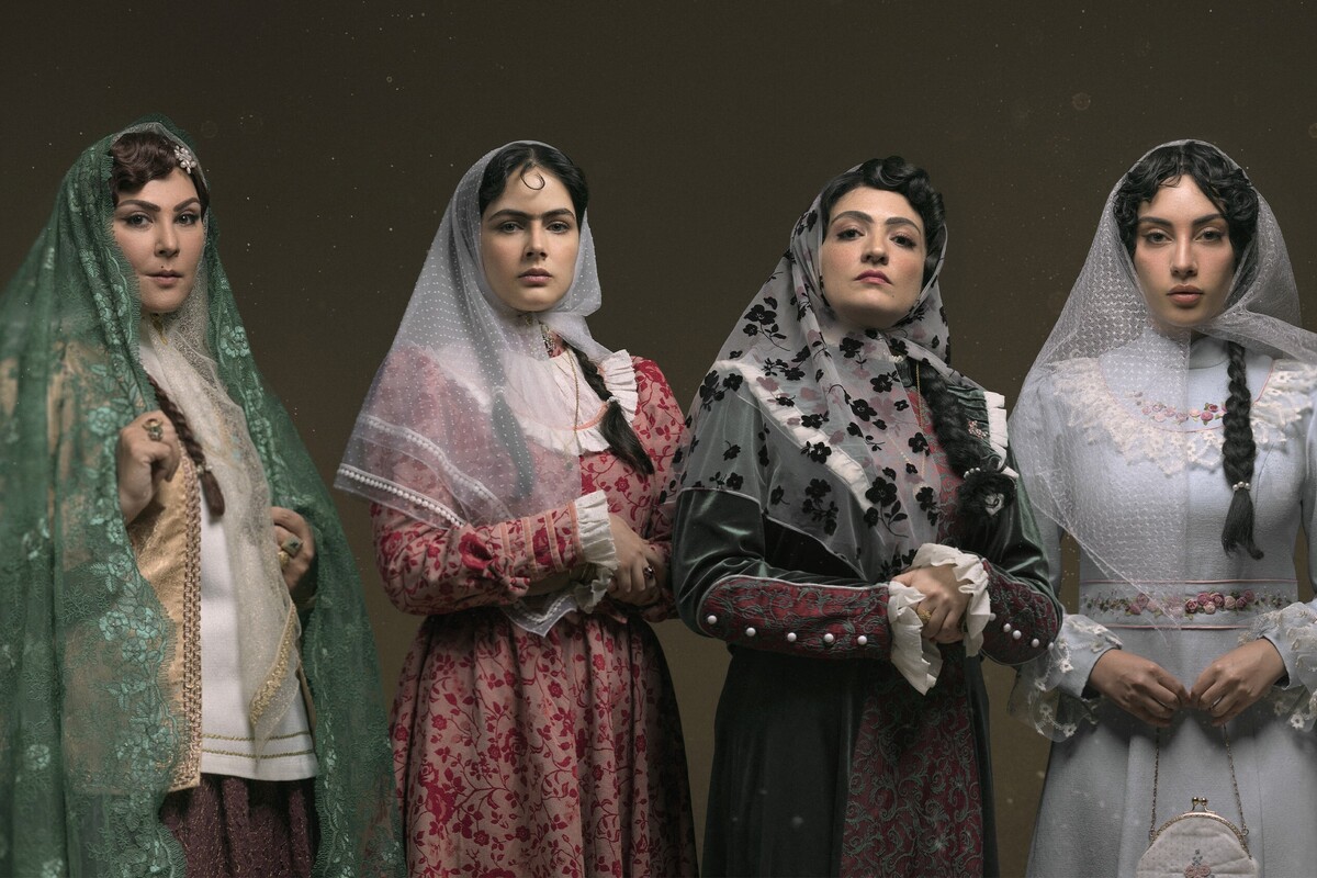 نویسنده سریال «بامداد خمار» اعلام کرد در اقتباس تلویزیونی، تلاش اصلی بر احیای زبان و اصطلاحات دوره قاجار بوده است.