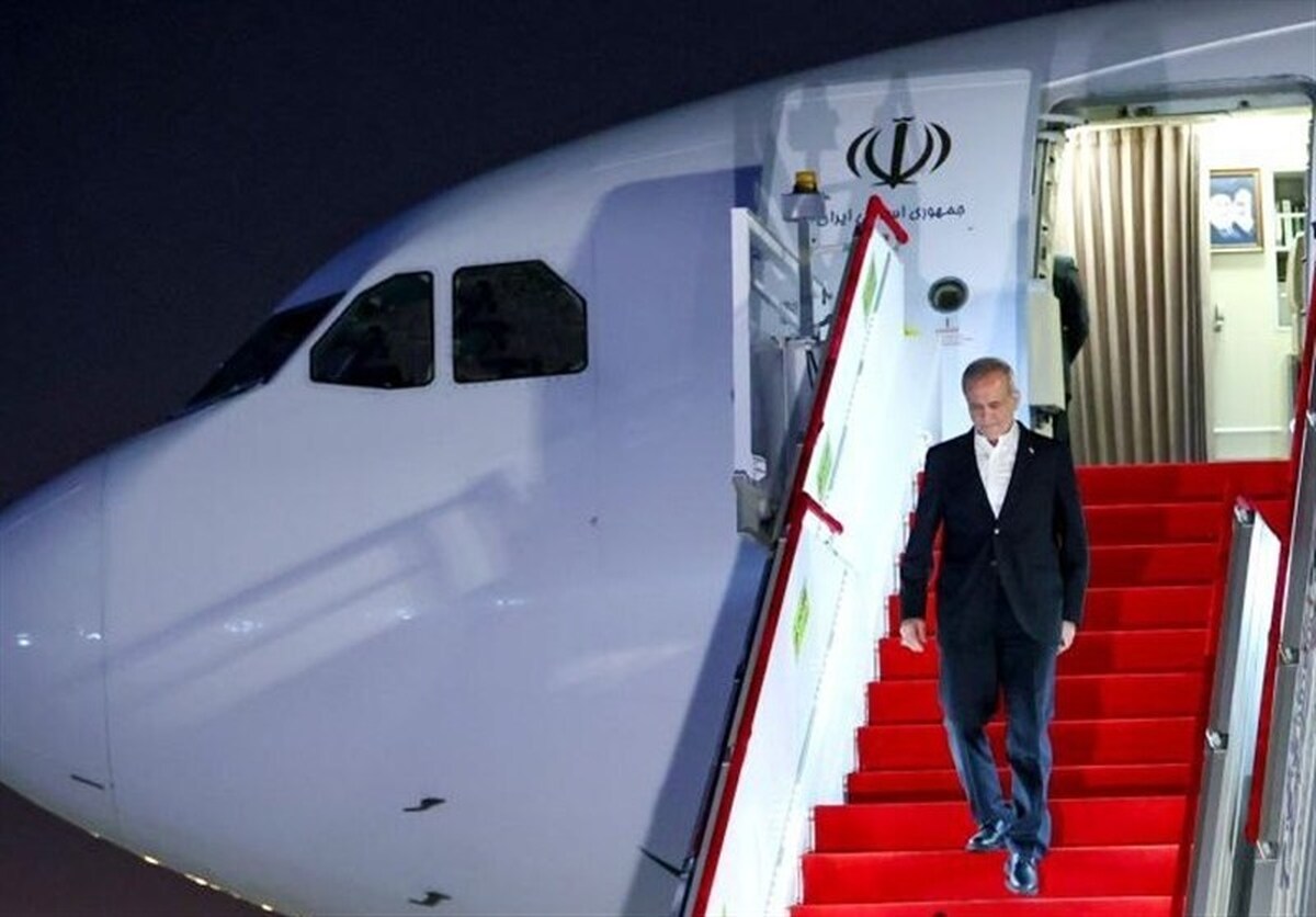 رئیس جمهور با استقبال معاون نخست‌وزیر و معاون وزیر امور خارجه این کشور وارد آستانه شد.