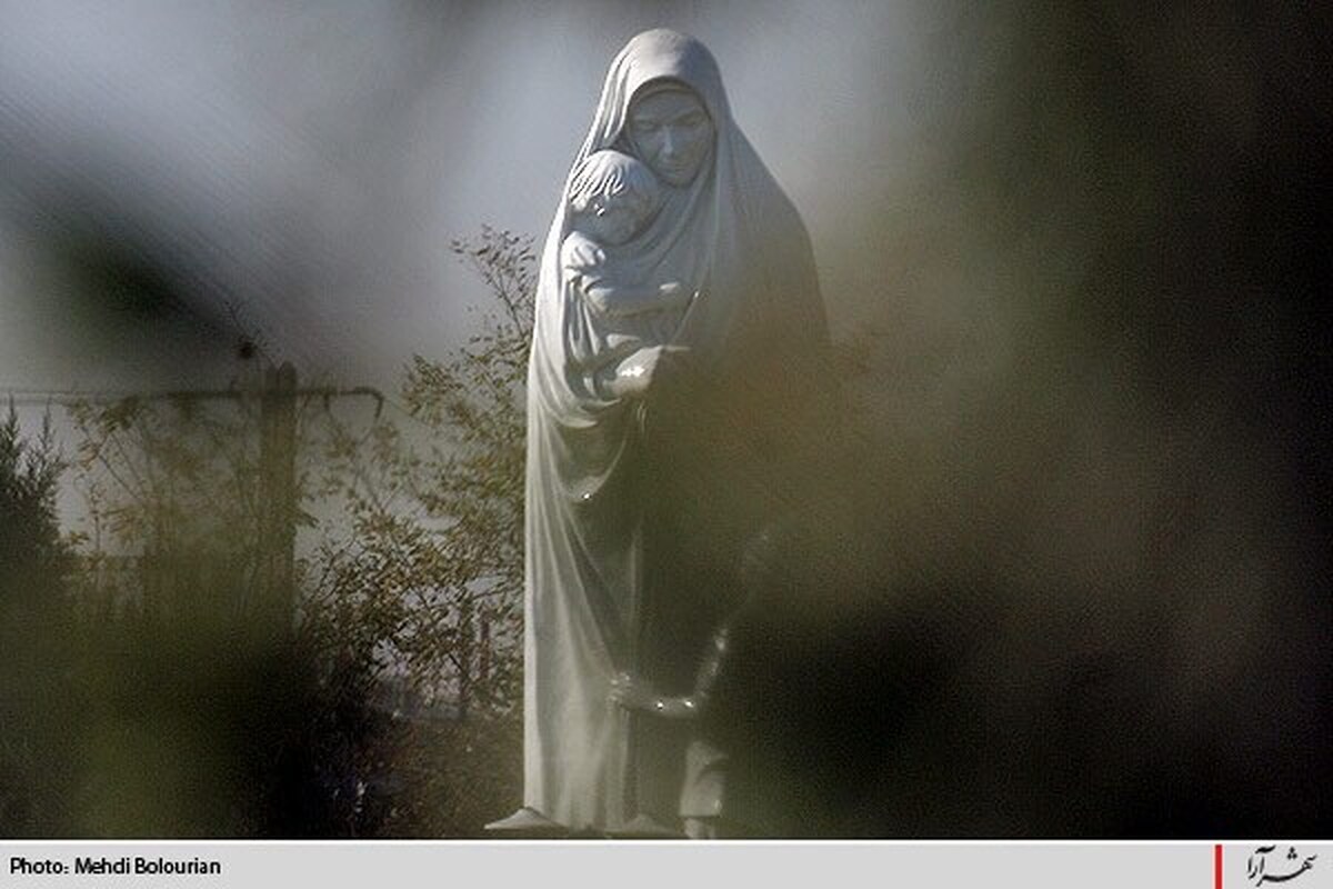 تندیس نماد مادر که در سال ۸۲ به سفارش معاونت فرهنگی شهرداری و توسط هنرمند سبزواری ساخته و سپس در میدانی به همین نام در منطقه قاسم آباد مشهد نصب شده بود مورد مرمت قرار گرفت.