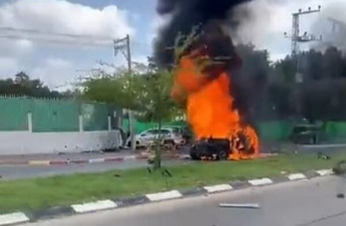 انفجار یک خودرو در فلسطین اشغالی به کشته شدن یک نفر و زخمی شدن دو نفر دیگر منجر شد.