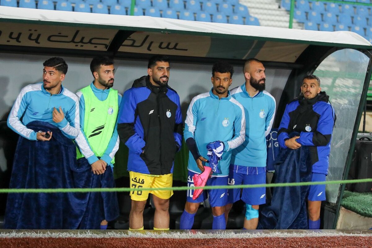 مدافع استقلال این بار برخلاف همیشه، با اتوبوس تیم ورزشگاه را ترک کرد و نشان داد از دستور جدید ساپینتو پیروی می‌کند.