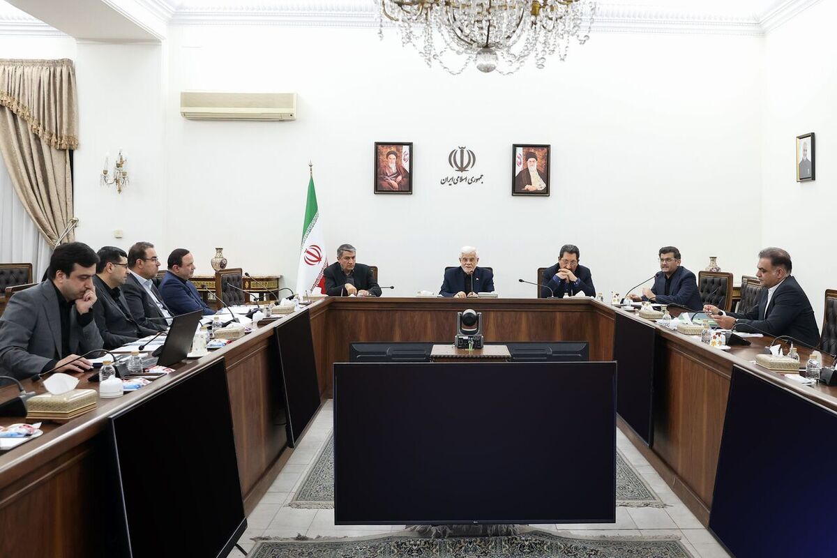 معاون اول رئیس‌جمهور با اعلام حمایت دولت از صنعت نساجی و مخالفت با واردات بی‌رویه در این حوزه، گفت: دولت نسبت به رفع مشکلات صنعت نساجی حساسیت دارد. کشور باید به وضعیتی پایدار در صنعت نساجی برسد.