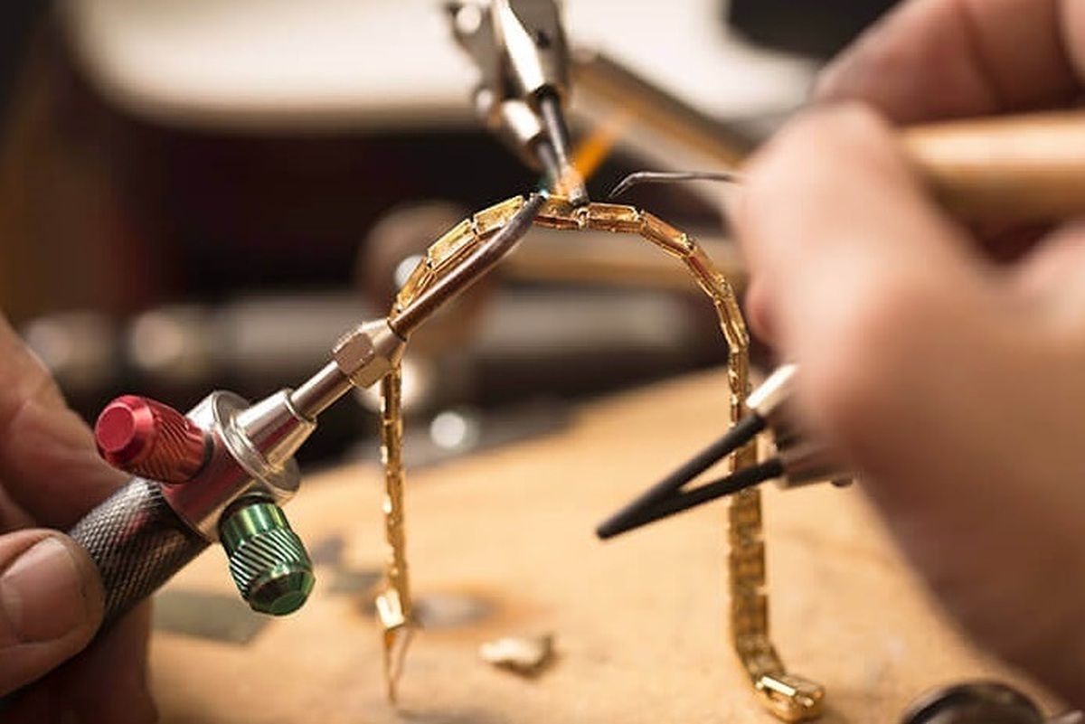 اتحادیه طلا، جواهر، نقره، سکه و صراف مشهد به سازندگان طلا، جواهر، پلاک پارسیان و نقره هشدار داد.