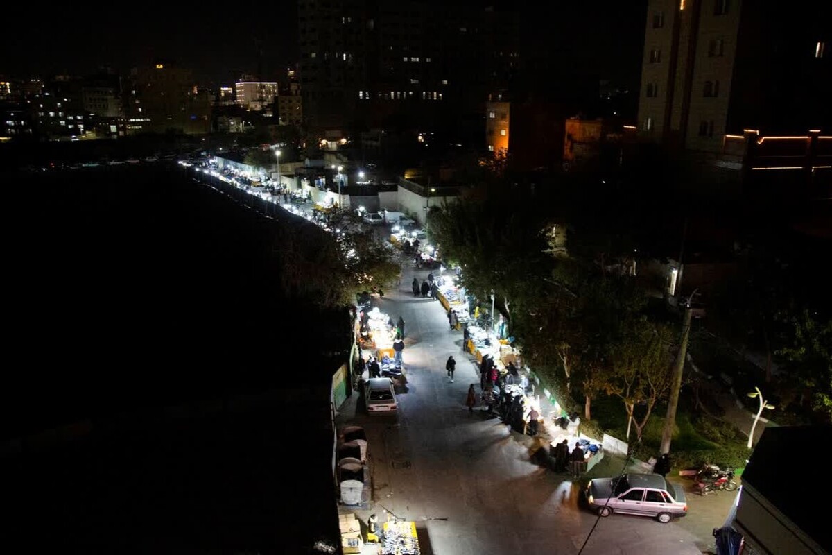 مدیرعامل سازمان سازمان ساماندهی مشاغل شهری و فرآورده‌های کشاورزی شهرداری مشهد گفت: شب‌بازار طبرسی با ۱۱۹ غرفه فعال در صنف پوشاک، با هدف بهبود مدیریت شهری، زیباسازی منظر منطقه ثامن و رفع مشکلات ترافیکی خیابان شهید شوشتری به محل جدید منتقل شد.