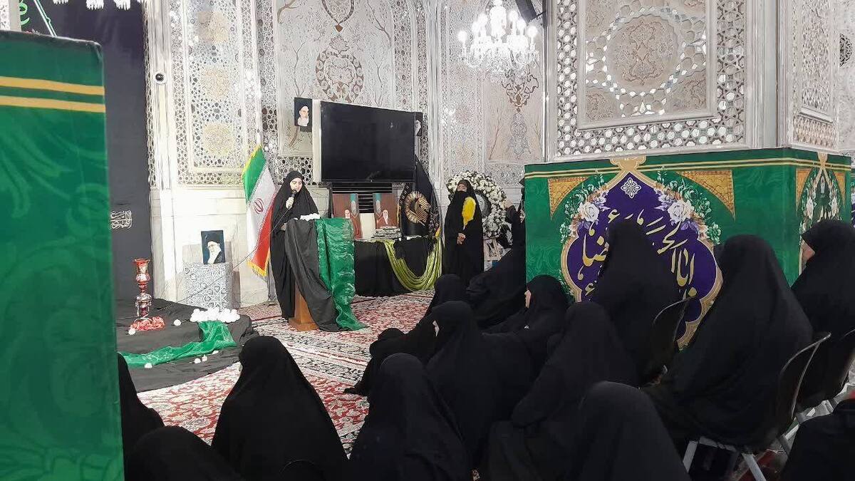 در اقدامی فرهنگی و معنوی، شب شعر فاطمی با هدف گرامیداشت ایام شهادت بانوی دو عالم، حضرت فاطمه زهرا (س)، ویژه بانوان شاعر عرب‌زبان در حرم مطهر رضوی برگزار شد.