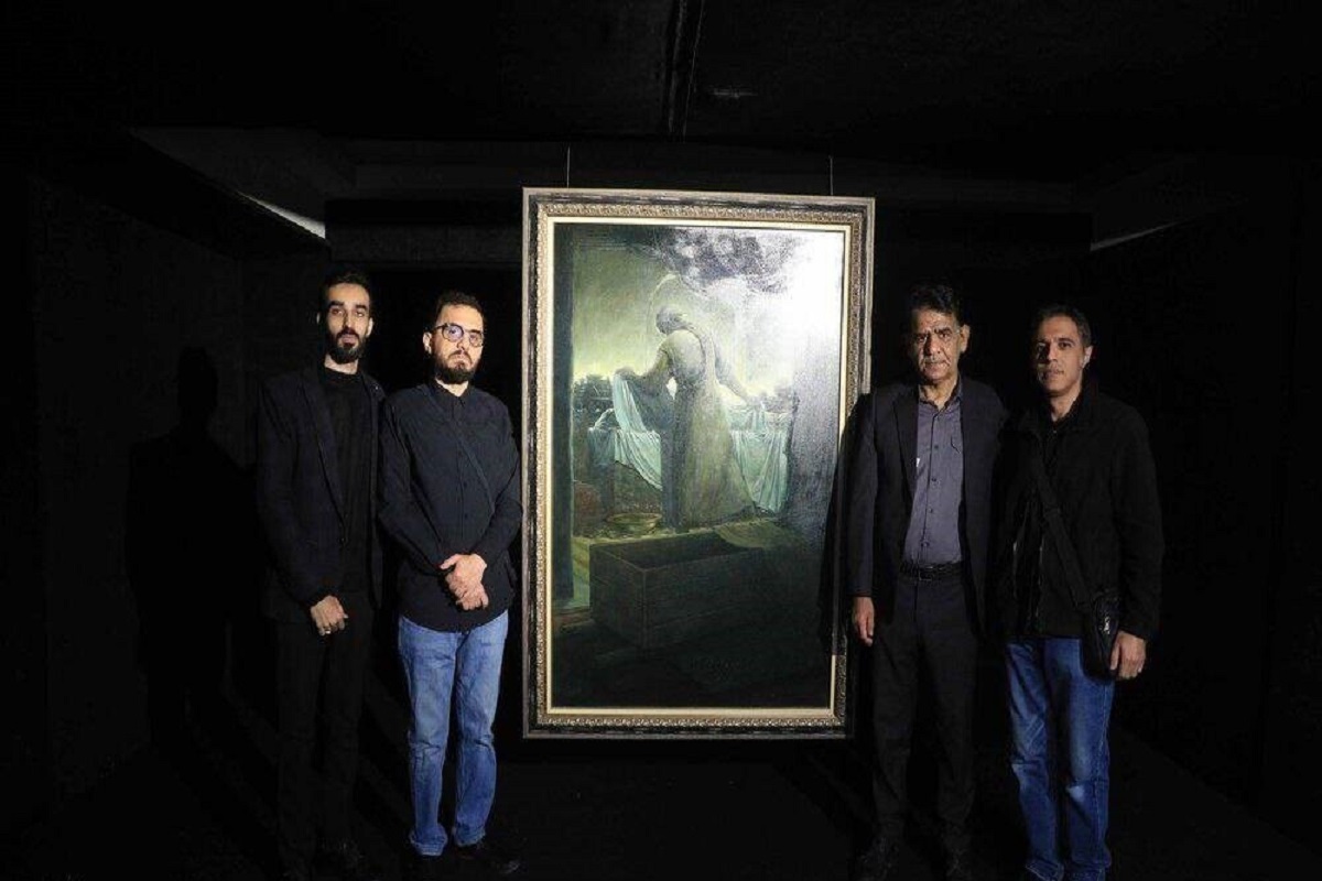 تابلوی «وداع آخر» اثر هنرمند جوان محمدعلی نادری با همت مرکز هنر‌های تجسمی امروز اول آذرماه، با حضور جمعی از هنرمندان در نگاه‌خانه حوزه هنری رونمایی شد.