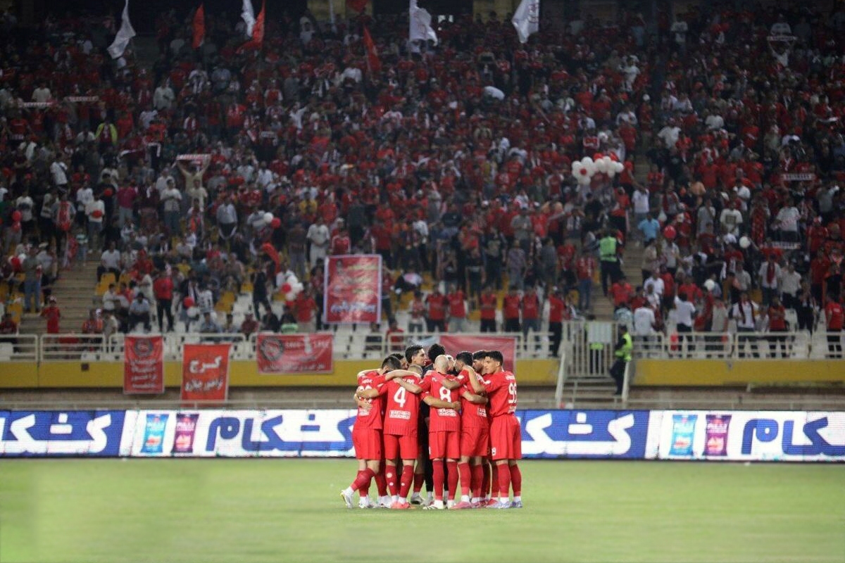 تیم‌های فوتبال نسف قارشی و تراکتور در هفته پنجم لیگ نخبگان به مصاف هم می‌روند.