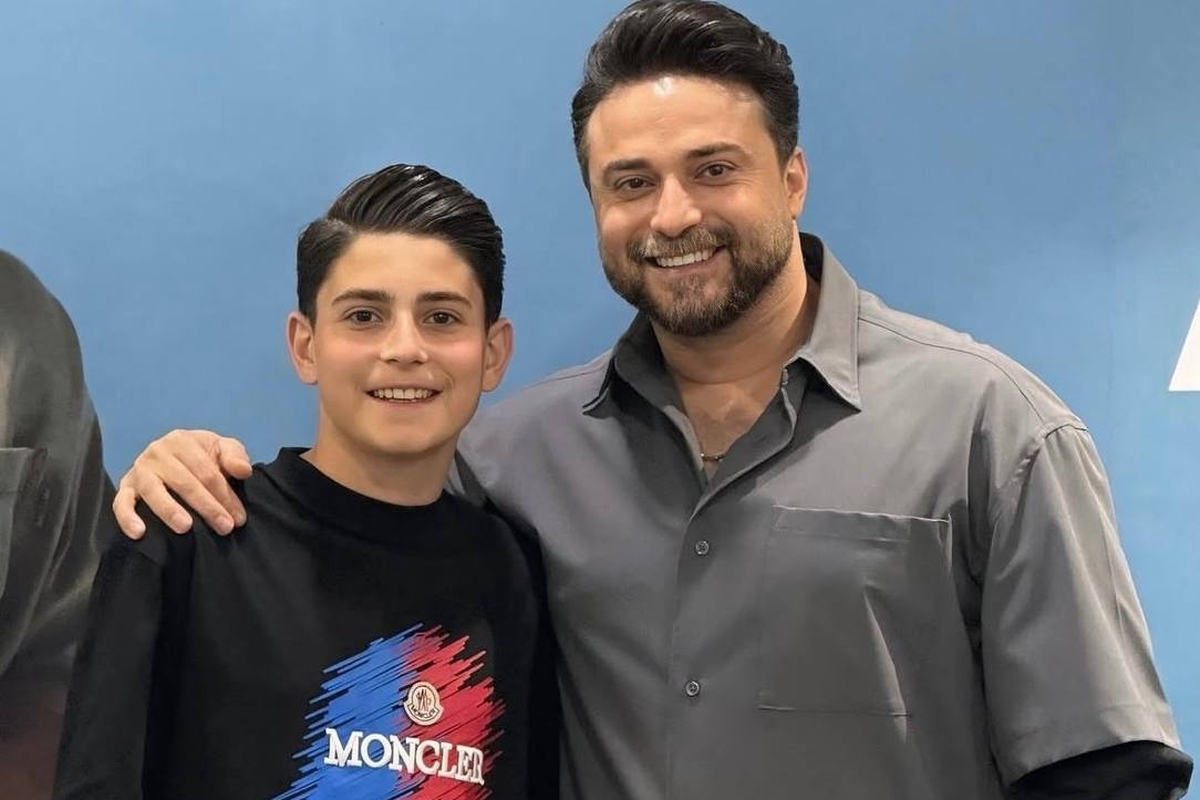 ویدئوی همخوانی بابک جهانبخش و پسرش آرتا با اجرای قطعه «دوست دارم» در شبکه‌های اجتماعی با استقبال گسترده روبه‌رو شده و در ساعات اخیر به یکی از پربیننده‌ترین ویدئوهای اینستاگرام تبدیل شده است.