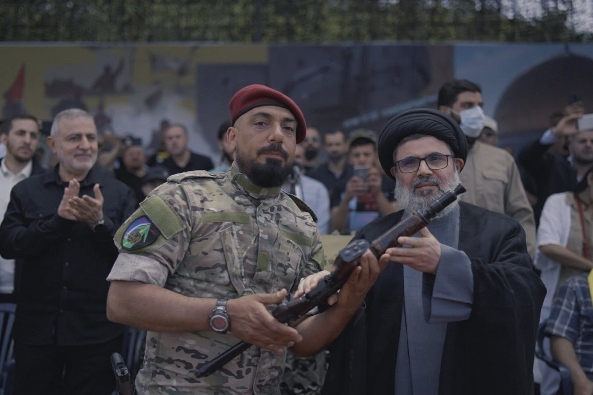 عصر امروز، رژیم صهیونیستی در یک حمله هوایی سنگین، یک مجتمع مسکونی را در ضاحیه جنوبی بیروت هدف قرار داد؛ مأموریتی که هدف آن، ترور «هیثم طباطبایی» فرمانده افسانه‌ای نیروهای نخبه یگان رضوان حزب‌الله با نام جهادی «ابوعلی» بود.