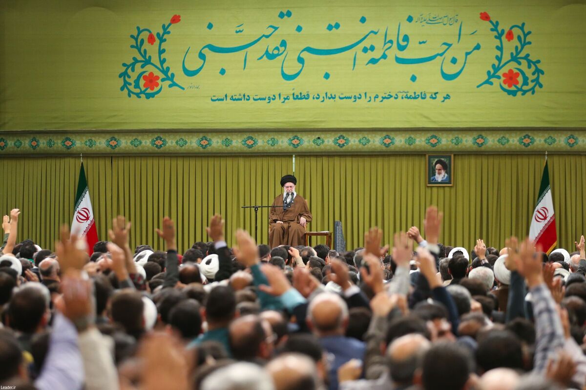 رهبر انقلاب در مراسم جشن میلاد حضرت زهرا (س) گفتند: کمبودهای زیادی داریم اما کشور در حال پیشرفت است.