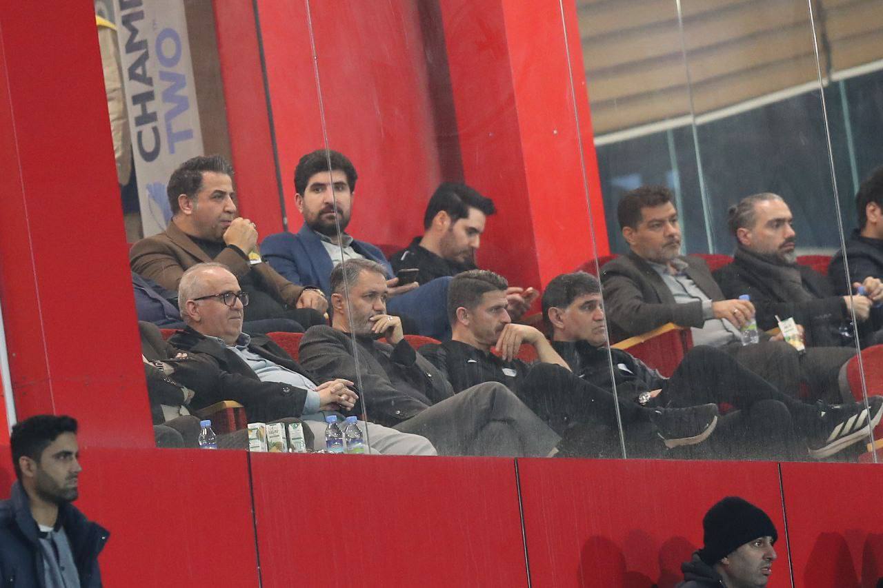 چهره غمگین وریا غفوری در جایگاه وی آی پی چهره غمگین وریا غفوری در جایگاه وی آی پی