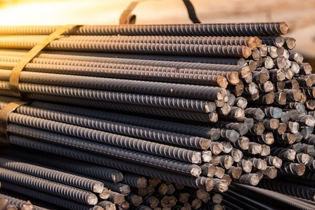 بررسی قیمت میلگرد و ویژگی‌های آن کمک می‌کند تا تصمیم‌گیری برای انتخاب میلگرد استاندارد و کارآمد با دقت بیشتری انجام شود و در نهایت هزینه‌های کلی پروژه به‌شکل محسوسی کاهش پیدا کند.