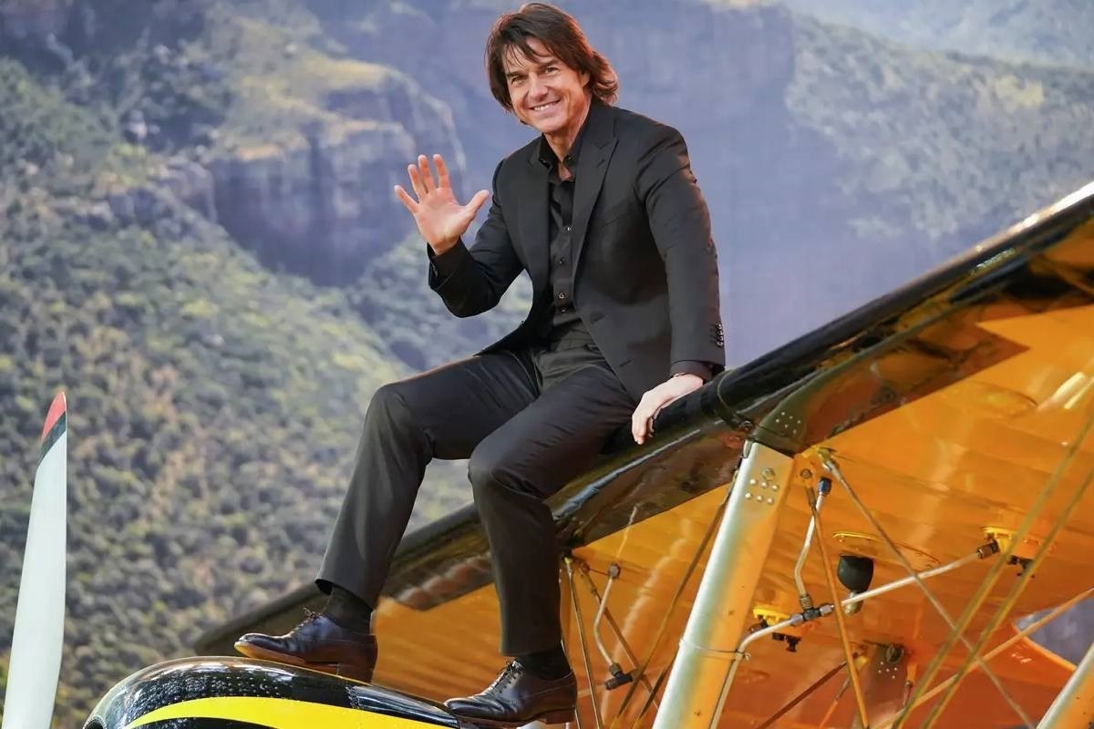 تام کروز به دلایل سیاسی تمایلی نداشت برای پیشبرد پروژه فیلم‌برداری در فضا، از دولت ترامپ و مجوزهای فدرال کمک بگیرد؛ تصمیمی که ممکن است سرنوشت این فیلم تاریخی را تغییر داده باشد.