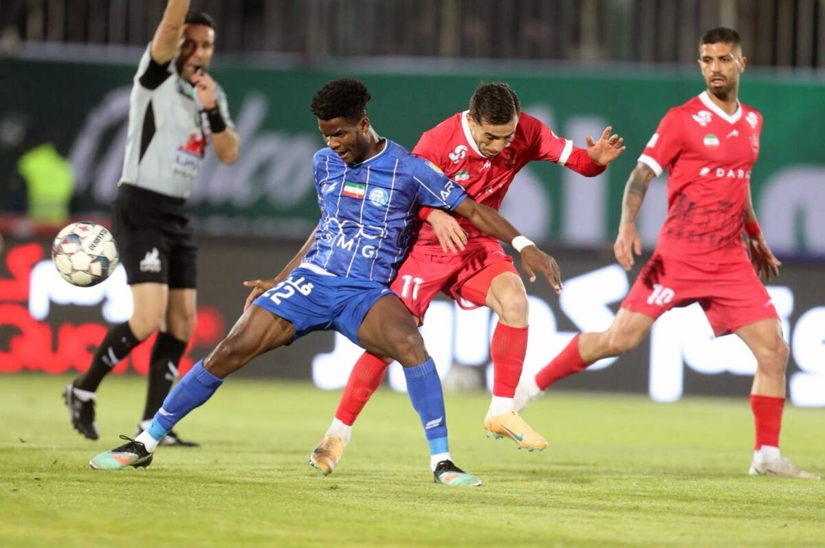 هافبک گابنی استقلال سه شنبه ایران را ترک می‌کند.