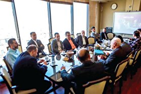 اعضای کارگروه اقتصادی «نشان مشهد» از شاخص‌های انتخاب افراد برگزیده می‌گویند | نشان مشهد بر سینه سربازان اقتصادی