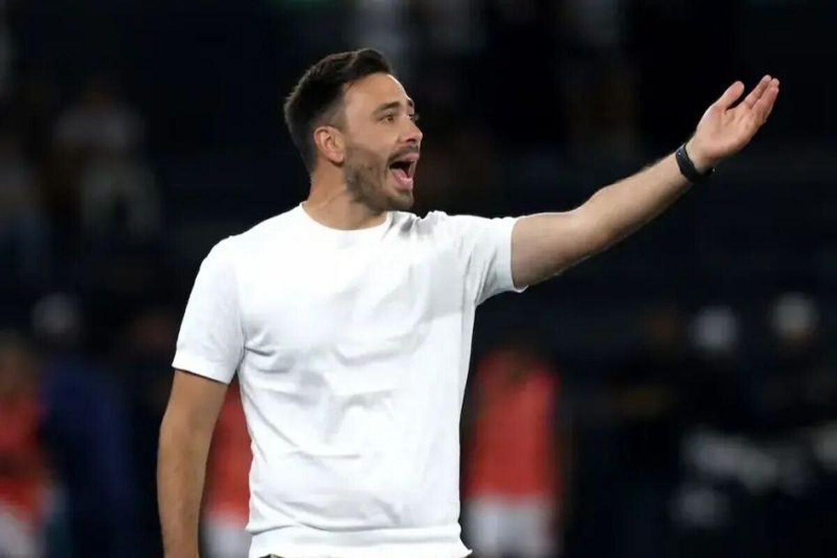 داویده آنچلوتی در نخستین تجربه مستقل خود به‌عنوان سرمربی، موفق شده توجهات زیادی را در فوتبال برزیل به سمت خود جلب کند.