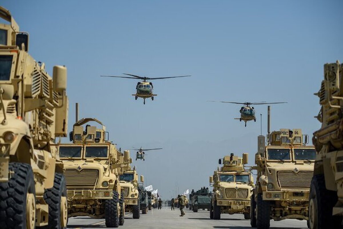 طالبان تصویر هواپیماهای نظامی را بر روی زمین پایگاه هوایی بگرام نقاشی کردند