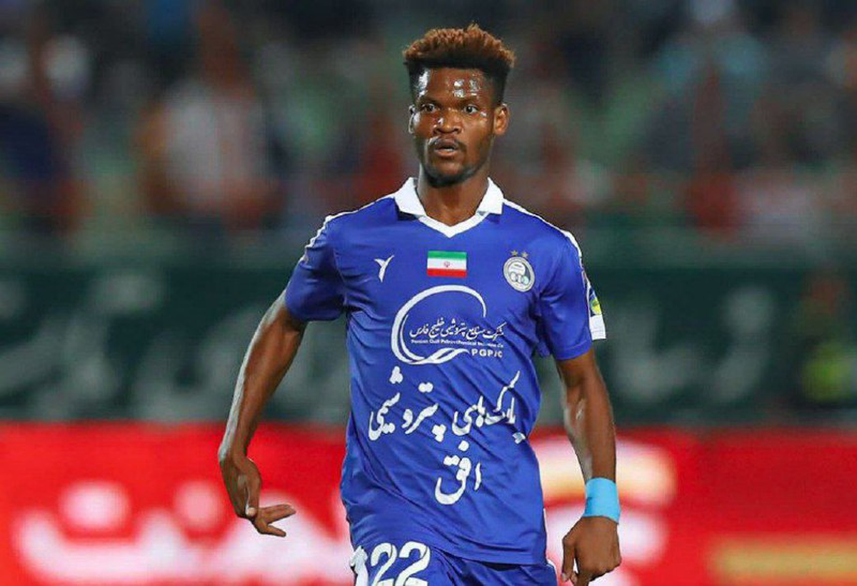 اندونگ، هافبک گابنی استقلال، برخلاف وعده‌ها قبل از بازی استقلال مقابل خیبر، ایران را به مقصد کشورش ترک کرد تا در جام ملت‌های آفریقا بازی کند.