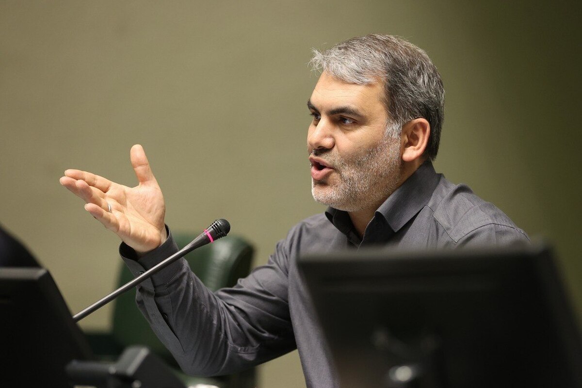 عضو کمیسیون برنامه و بودجه مجلس با انتقاد از روند افزایشی و بی‌وقفه نرخ ارز، تأکید کرد که جهش‌های مکرر ارزی از سال ۱۳۹۷ تاکنون نه‌تنها حاصل تحریم‌ها نیست، بلکه نتیجه تداوم سیاست‌های اشتباه، چندنرخی بودن ارز و فقدان برنامه مشخص در مدیریت پولی و ارزی کشور است.