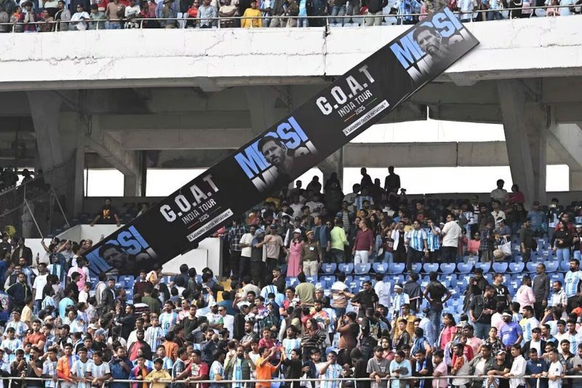 ورود لیونل مسی به هند که قرار بود به یک رویداد خاطره‌انگیز برای هواداران فوتبال تبدیل شود، با بی‌نظمی و ناهماهنگی شدید، به صحنه‌ای پرتنش انجامید.