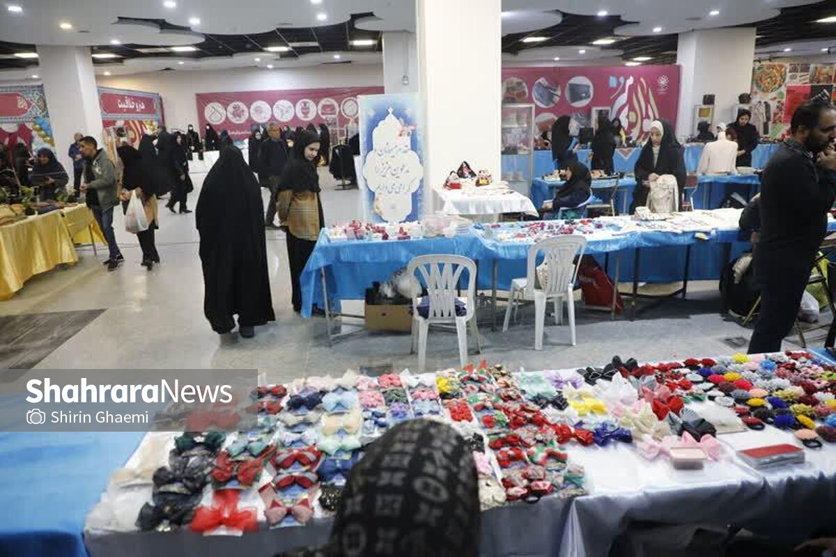 حضور بیش از ۱۵۰ بانوی هنرجو و مربیانشان در نمایشگاه «ایوان هنر»