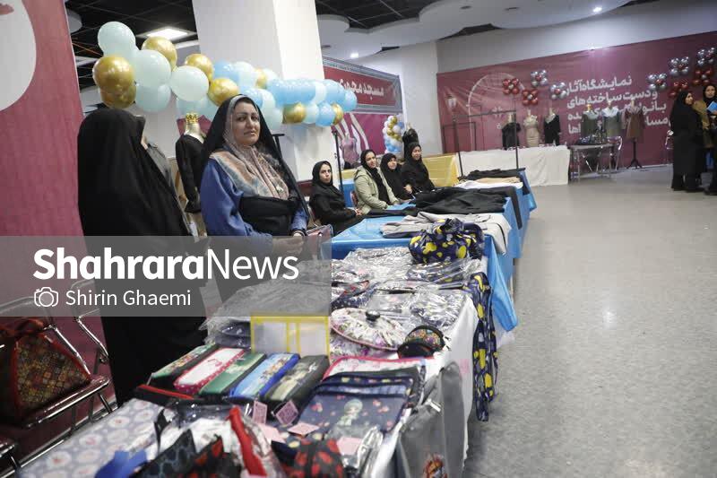 حضور بیش از ۱۵۰ بانوی هنرجو و مربیانشان در نمایشگاه «ایوان هنر»