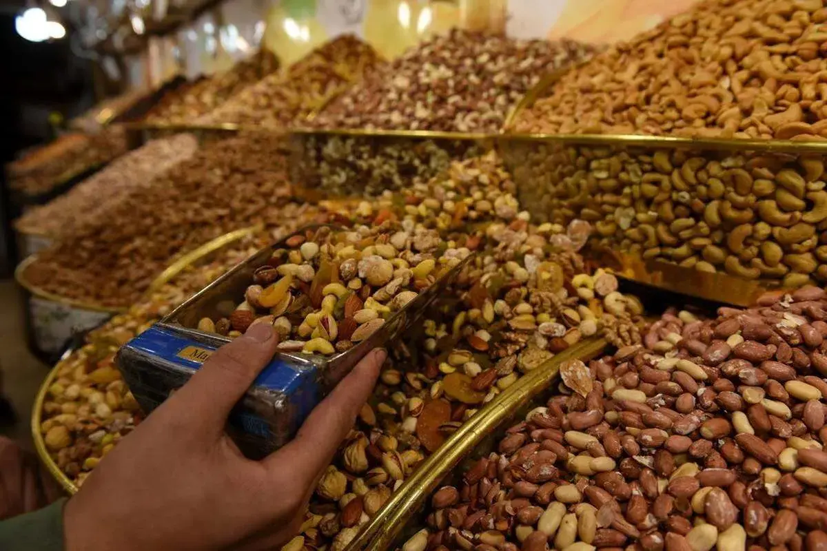 رئیس اتحادیه صنف آجیل و خشکبار مشهد گفت: قیمت آجیل نسبت به سال گذشته ۸۰ تا ۸۵ درصد افزایش یافته و این رشد ناشی از کاهش ارزش ریال و افزایش نرخ ارز است، نه گران‌فروشی سازمان‌یافته.