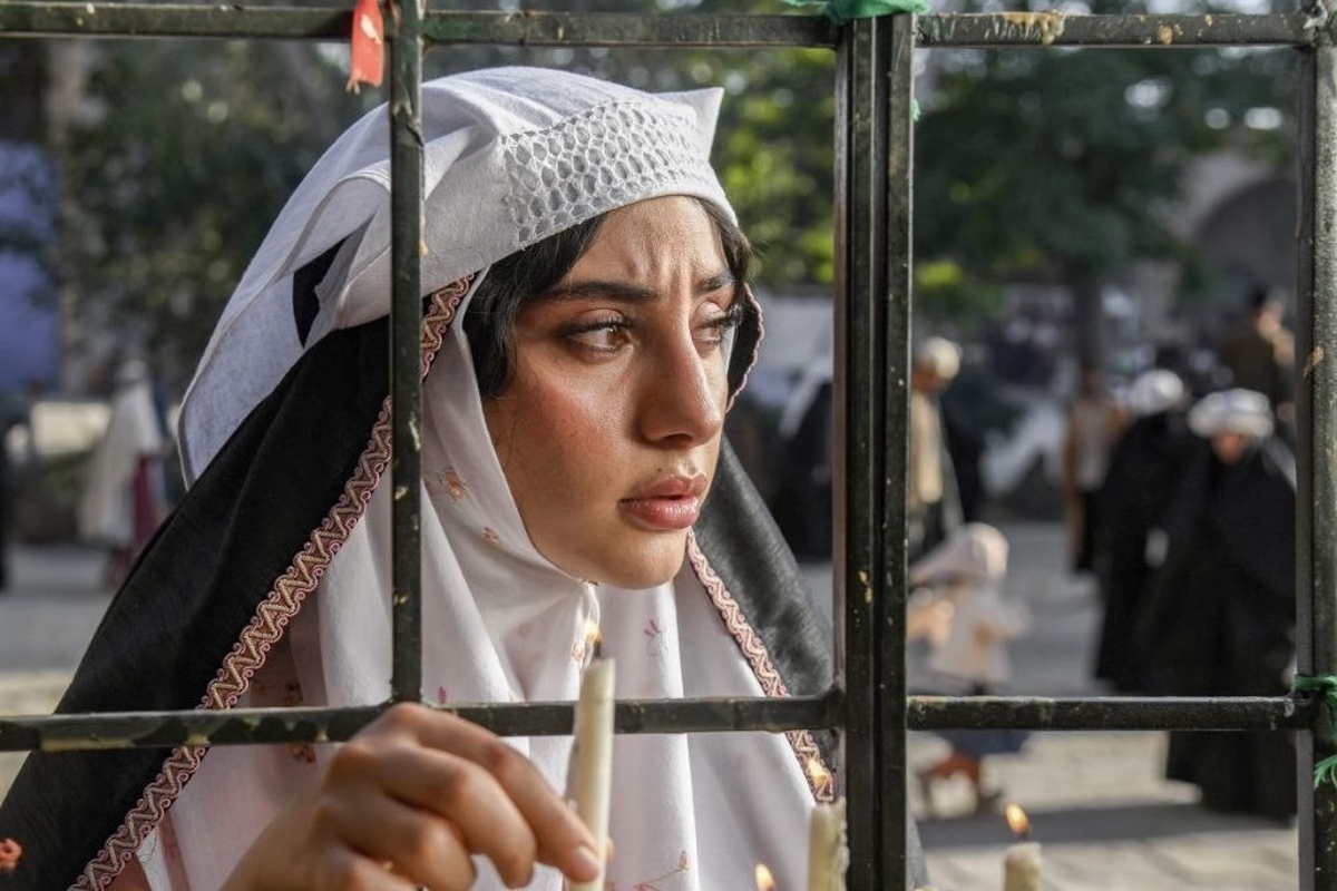 قسمت دهم سریال «بامداد خمار» به کارگردانی نرگس آبیار، فردا (۲۴ آذر ۱۴۰۴) ساعت ۲۰ از پلتفرم شیدا در دسترس مخاطبان قرار می‌گیرد.