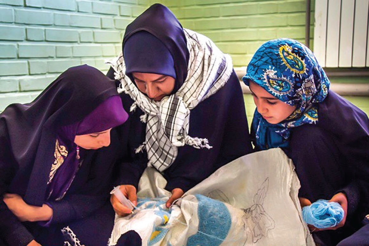 درراستای تربیت زن تراز انقلاب که محور بسیاری از منویات و تأکیدات رهبر معظم انقلاب است، اقداماتی در بسیج زنان برنامه‌ریزی و اجرا شده که مهم‌ترین آن، توانمندسازی جامعه بانوان بسیج است.