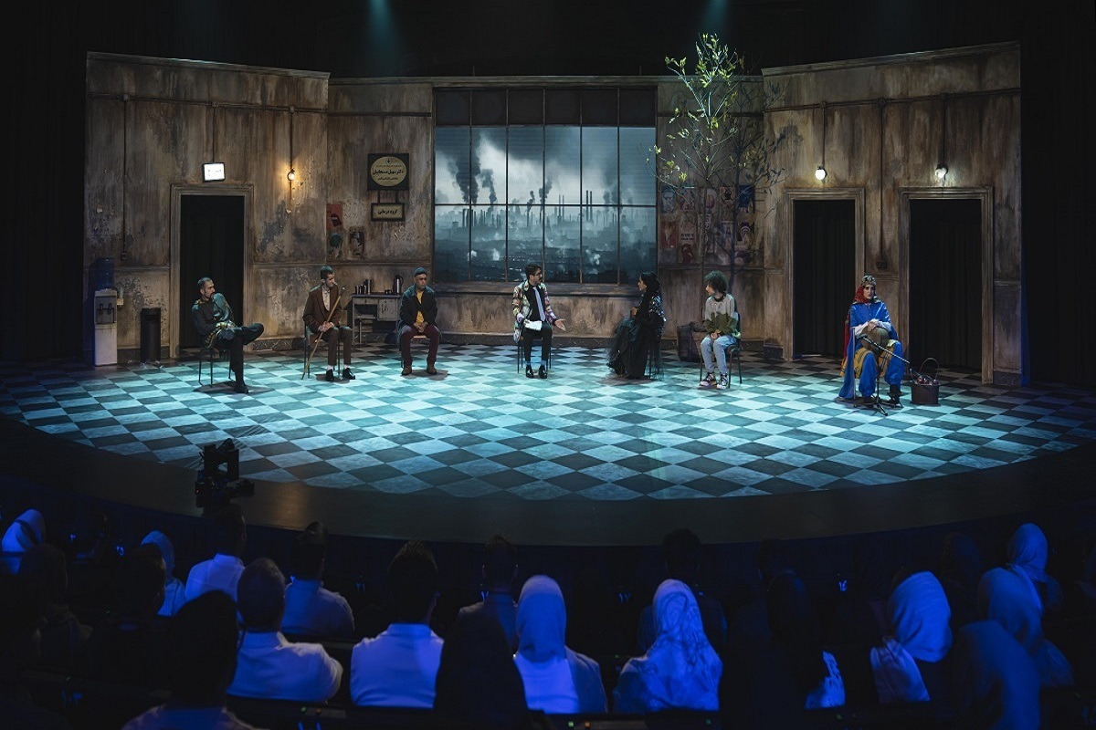 ​تهیه کننده «کارناوال» درباره دکور ۱۰۰ میلیارد تومانی برنامه با حضور بازیگران در میان تماشاگران توضیحاتی داد.