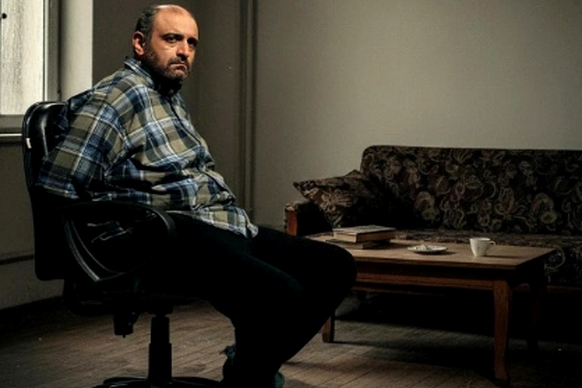 نمایش «درمان خانگی» به نویسندگی بهزاد آقاجانی و کارگردانی احسان خزاعی و تهیه‌کنندگی منصور جهان‌بخش را در روز‌های پایانی اجرا از دست ندهید.