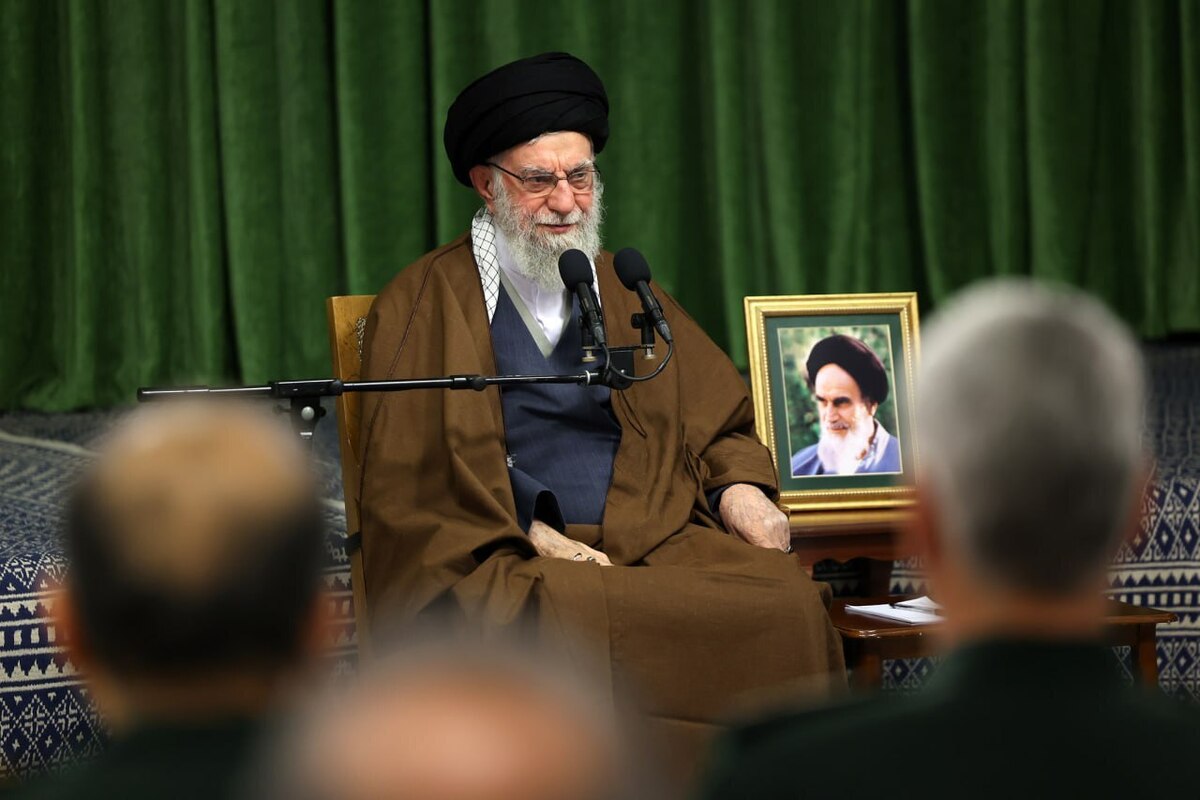 رهبر معظم انقلاب: ارزش‌ها و انگیزه‌های شهدا باید به نسل بعد انتقال یابد