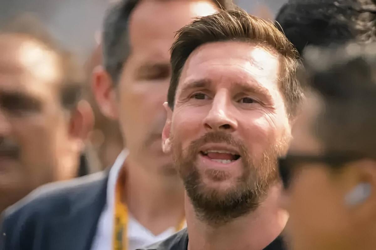 شادی هوادار هندی پس از دست دادن با مسی! + فیلم