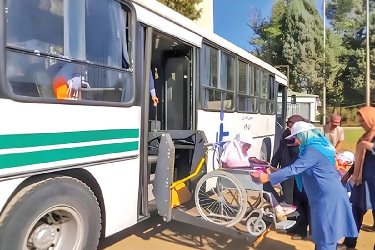 سرویس مدرسه برای دانش آموزان استثنایی در چند گروه مختلف از جمله معلولان جسمی حرکتی، ذهنی، نابینایان، ناشنوایان، چندمعلولیتی به دلیل شرایط خاص جسمی یا ذهنی، نه یک انتخاب، بلکه یک ضرورت است.