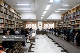 یاحقی: لهجه هویت ماست، خجالت نکشید