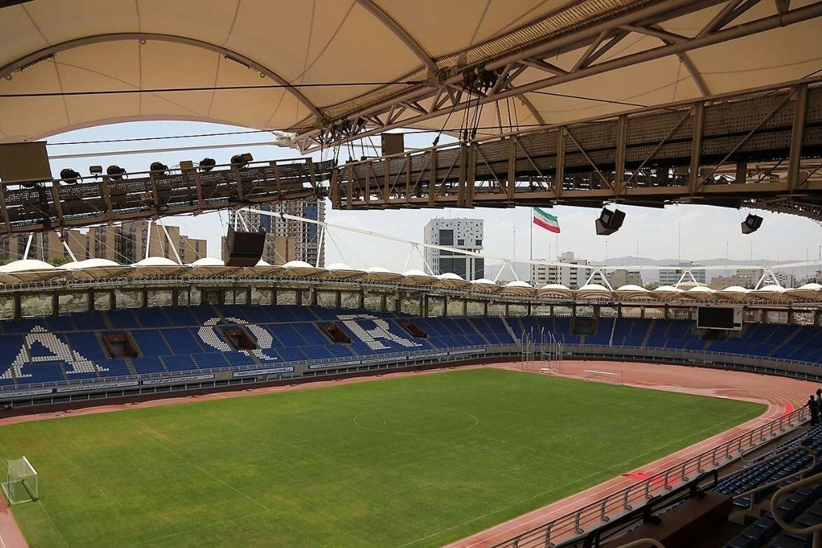 مربیان استقلال در راه مشهد