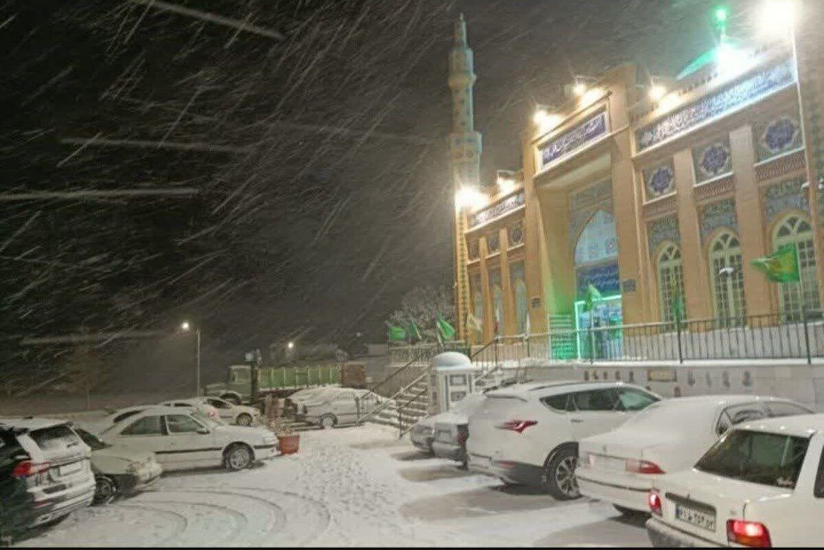 توقف ۱۰ اتوبوس و اسکان ۳۰۰ مسافر در مُلک‌آباد خراسان رضوی بر اثر بارش سنگین برف (۲۷ آذر ۱۴۰۴)