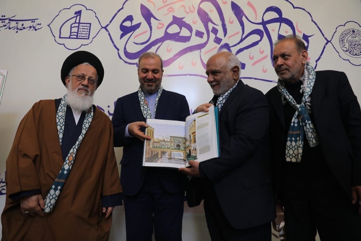 در آیین بهره برداری از این صحن در حرم حضرت علی (ع) در نجف اشرف با حضور مقامات ایرانی و عراقی رونمایی شد.